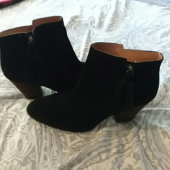 Louise et Cie Shoes - Louise et cie Lo Sabra Suede Booties Size 11M
